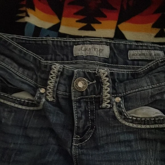 Low rise jeans! - Picture 2 of 3